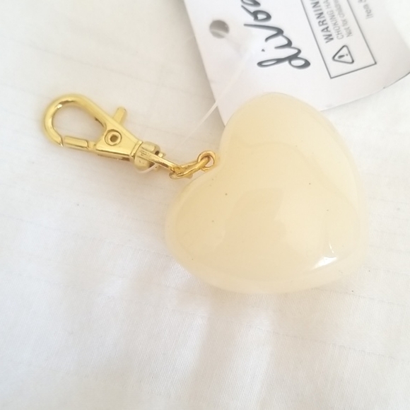 New Gold Puffy Heart Keychain - Picture 2 of 3